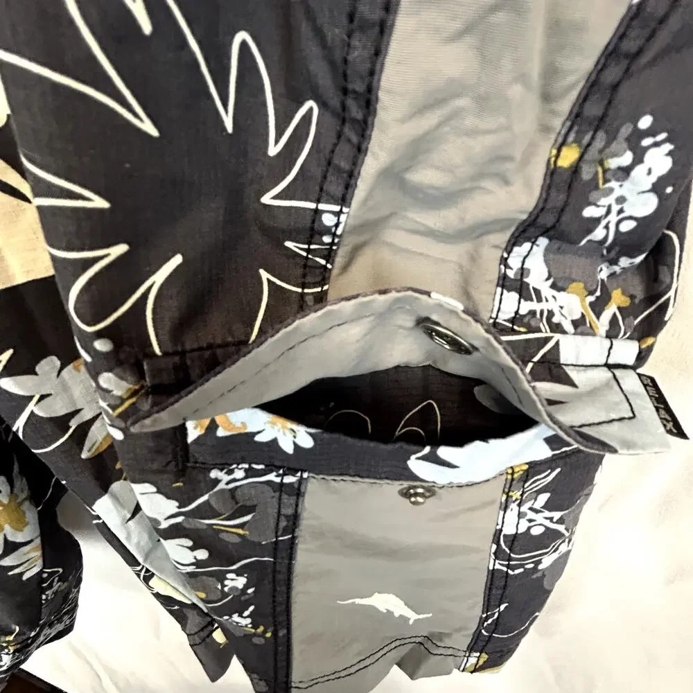 SKU2521 RELAX  Tommy Bahama Men's Large Black Gray Blue Floral Print Swim Trunks